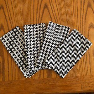 Black and White Houndstooth Napkins Set of 4